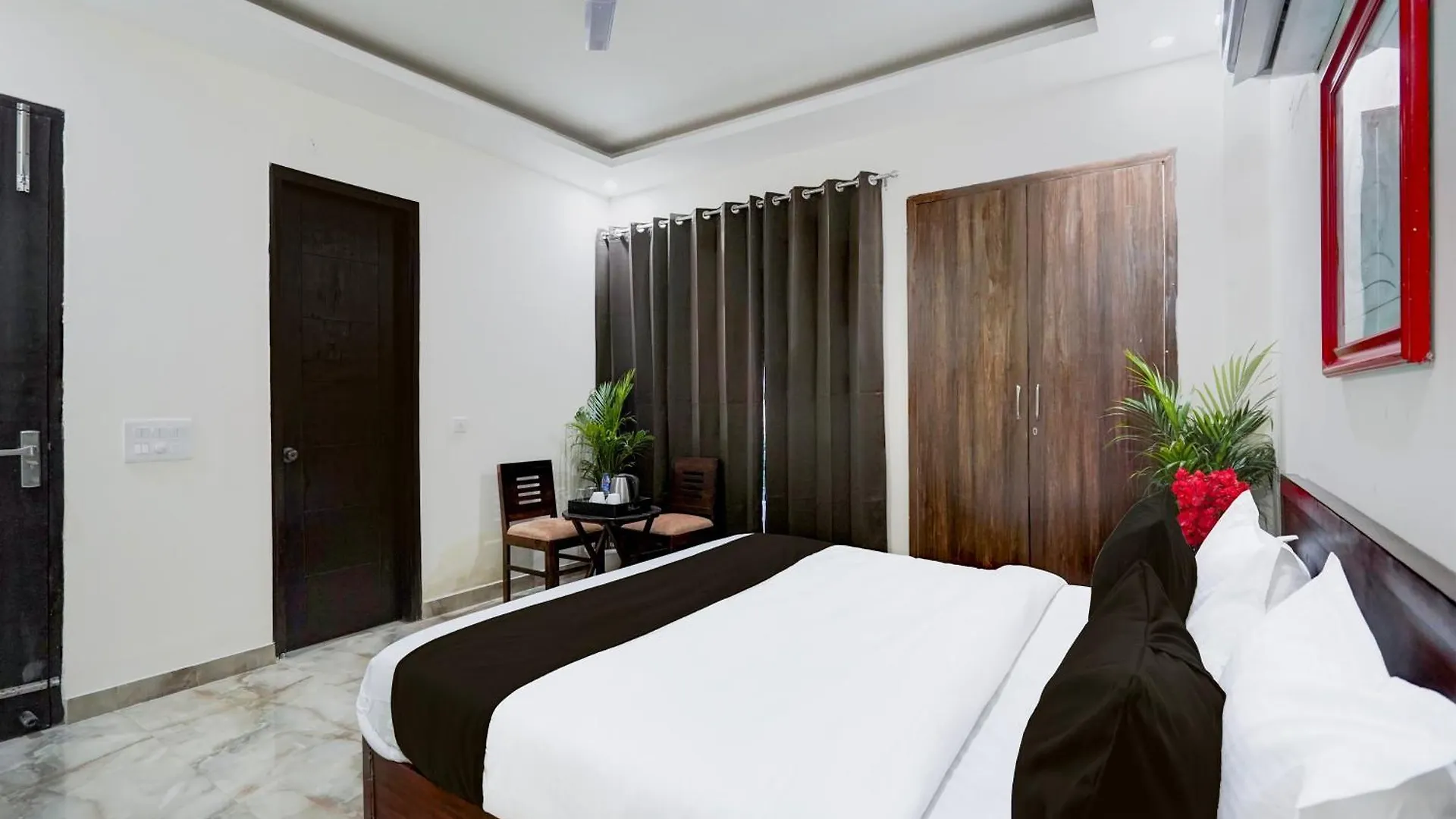 Townhouse Delight Inn Gurgaon 4*,  Indie