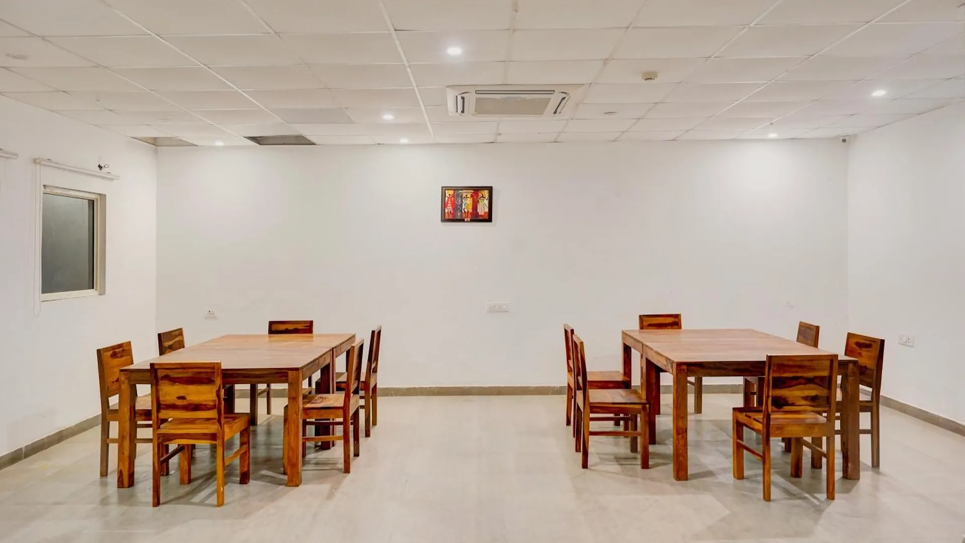 Townhouse Delight Inn Gurgaon Indie